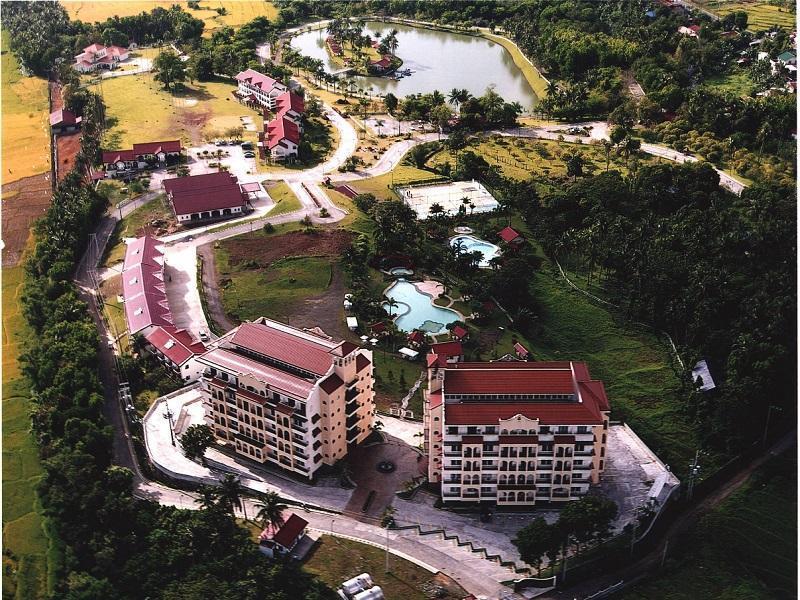 Готель Graceland Estates And Country Club Лусена Екстер'єр фото