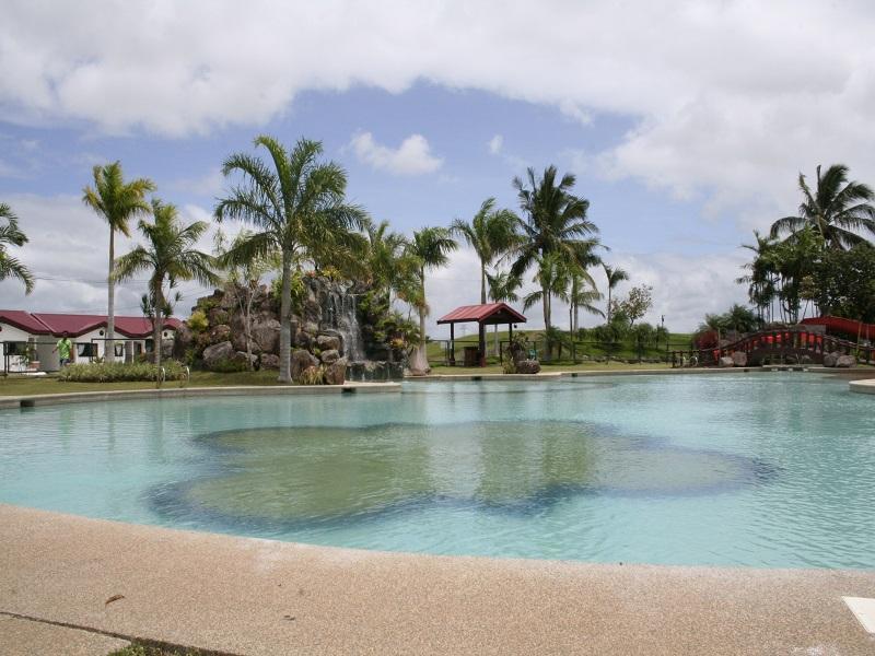 Готель Graceland Estates And Country Club Лусена Екстер'єр фото